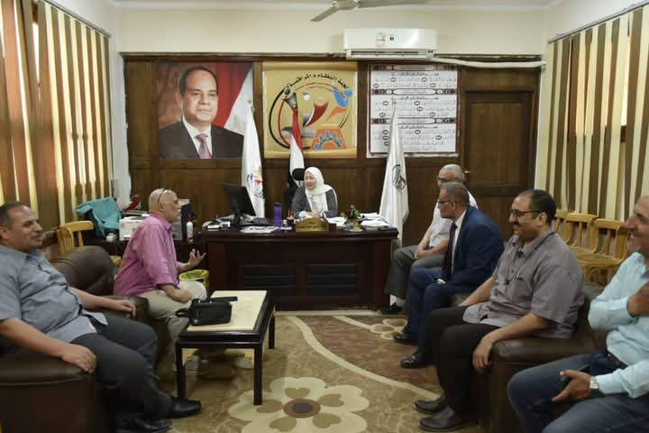 الهواري تتفقد سير العمل بكنترول التعليم الصناعي